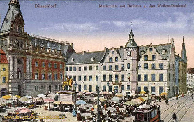 Düsseldorf, Marktplatz mit Rathaus und Jan Wellem-Denkmal
