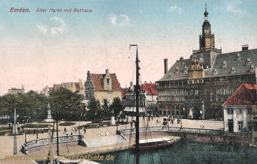Emden, Alter Markt mit Rathaus