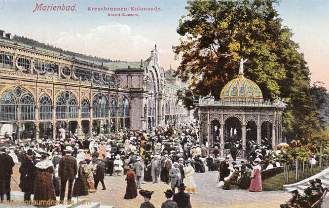Marienbad, Kreuzbrunnen-Kolonnade, Abend-Konzert