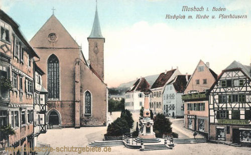 Mosbach, Kirchplatz mit Kirche und Pfarrhäusern