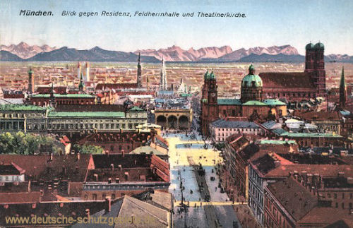 München, Blick gegen Residenz, Feldherrnhalle und Theatinerkirche