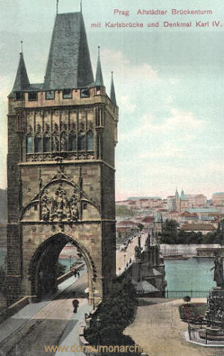 Prag, Altstädter Brückenturm mit Karlsbrücke und Denkmal Karl IV.