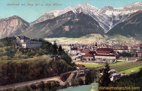 Innsbruck mit Berg Isel und Stift Wilten