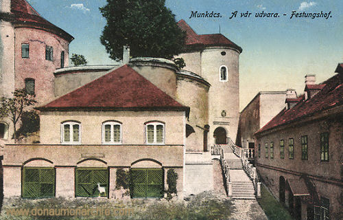 Munkatsch (Munkács - Mukatschewe), Festungshof
