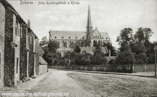Doberan, Altes Klostergebäude und Kirche