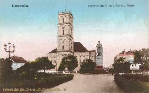 Neustrelitz, Denkmal des Großherzogs Georg und Kirche