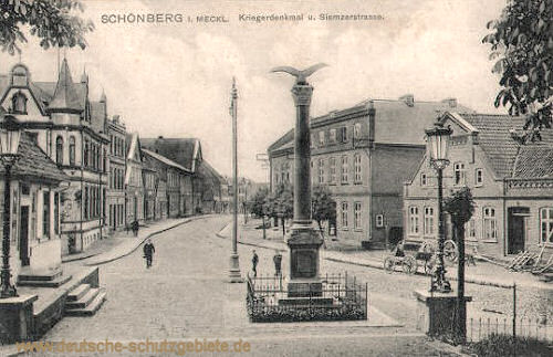 Schönberg i. M. ,Kriegerdenkmal und Siemzerstraße