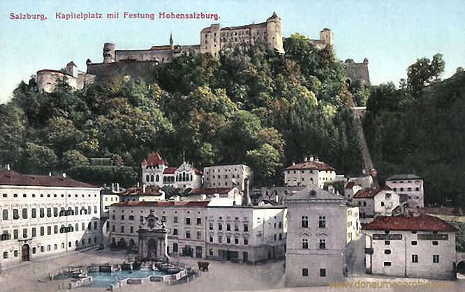 Salzburg, Kapitelplatz mit Festung Hohensalzburg