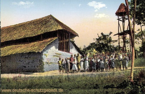 Deutsch-Ost-Afrika, Usaa, Kirche und Schulhaus am Kilimandscharo