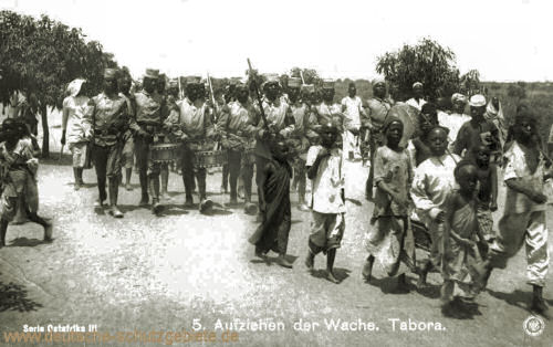 Deutsch-Ostafrika, Aufziehen der Wache. Tabora