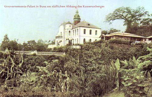 Gouvernements-Palast in Buea am südlichen Abhang des Kamerunberges