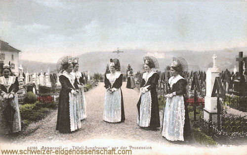 Appenzell, Täfli-Jungfrauen vor der Prozession
