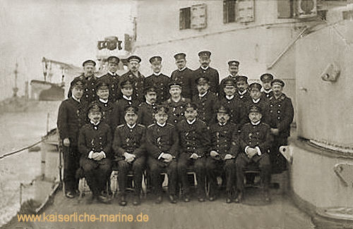 "Die Mitglieder der Deckoffiziers-Messe von S.M.S. Braunschweig" 1916