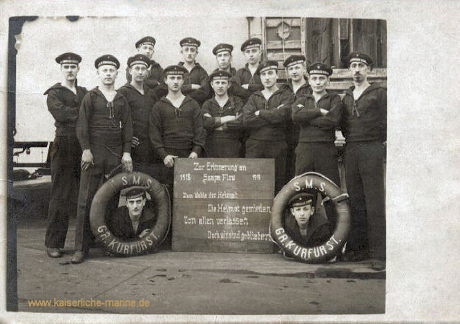 S.M.S. Großer Kurfürst - Mannschaftsangehörige 1919. "Zur Erinnerung an 1918 Scapa Flow 1919 Zum Wohle der Heimat Die Heimat gemieden Von allen verlassen Doch wir sind geblieben