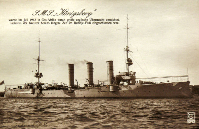 S.M.S. Königsberg wurde im Juli 1915 in Ost-Afrika durch große englische Übermacht vernichtet, nachdem der Kreuzer bereits längere Zeit im Rufidje-Fluß eingeschlossen war.
