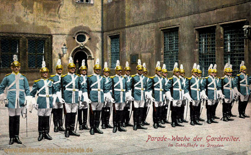 Dresden, Parade-Wache der Gardereiter im Schloßhof