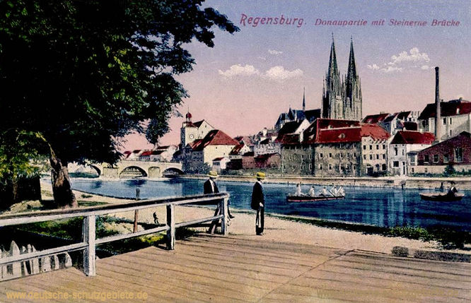 Regensburg, Donaupartie mit Steinerne Brücke