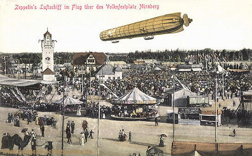 Zeppelins Luftschiff im Flug über den Volksfestplatz Nürnberg