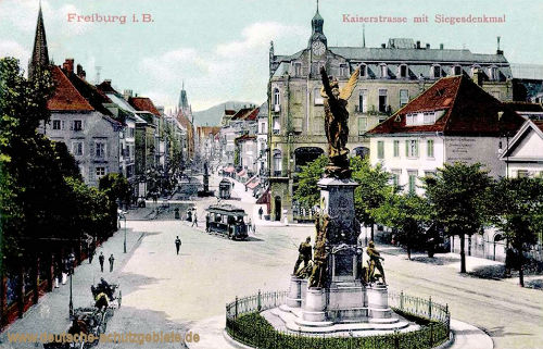 Freiburg i. B., Kaiserstraße mit Siegesdenkmal