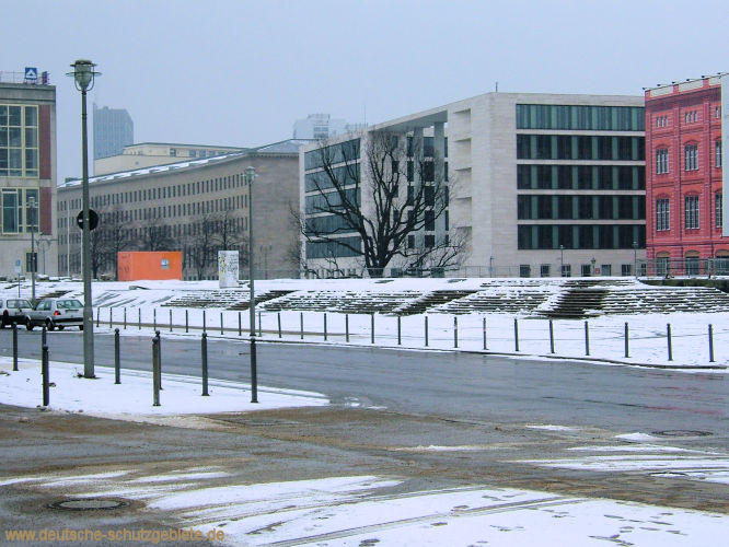 Berlin. Sockel des Nationaldenkmals im Februar 2005. (Foto © deutsche-schutzgebiete.de)