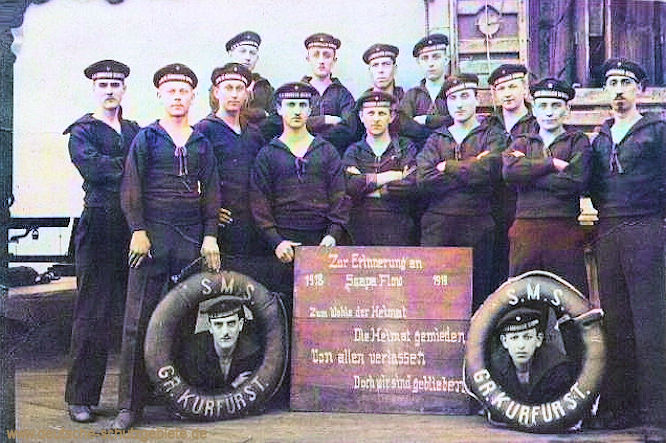 S.M.S. Großer Kurfürst. Zur Erinnerung an 1918 Scapa Flow 1919. Zum Wohle der Heimat - Die Heimat gemieden - Von allen verlassen - Doch wir sind geblieben.