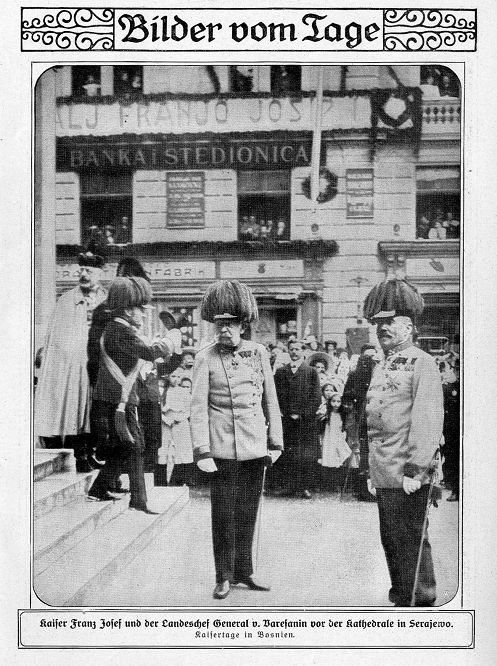 Kaiser Franz Josef und der Landeschef v. Varešanin vor der Kathedrale in Sarajewo. Kaisertage in Bosnien (1910).